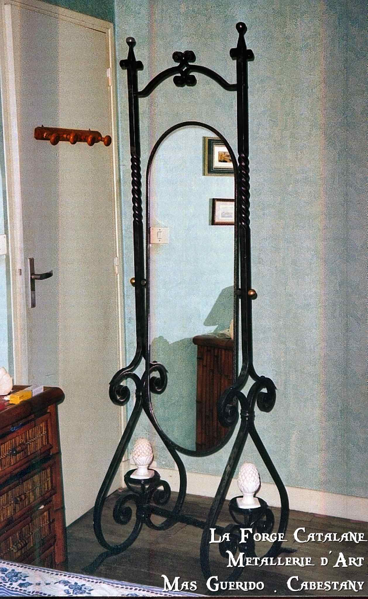 miroir sur pieds fer volutes  forge catalane.jpg